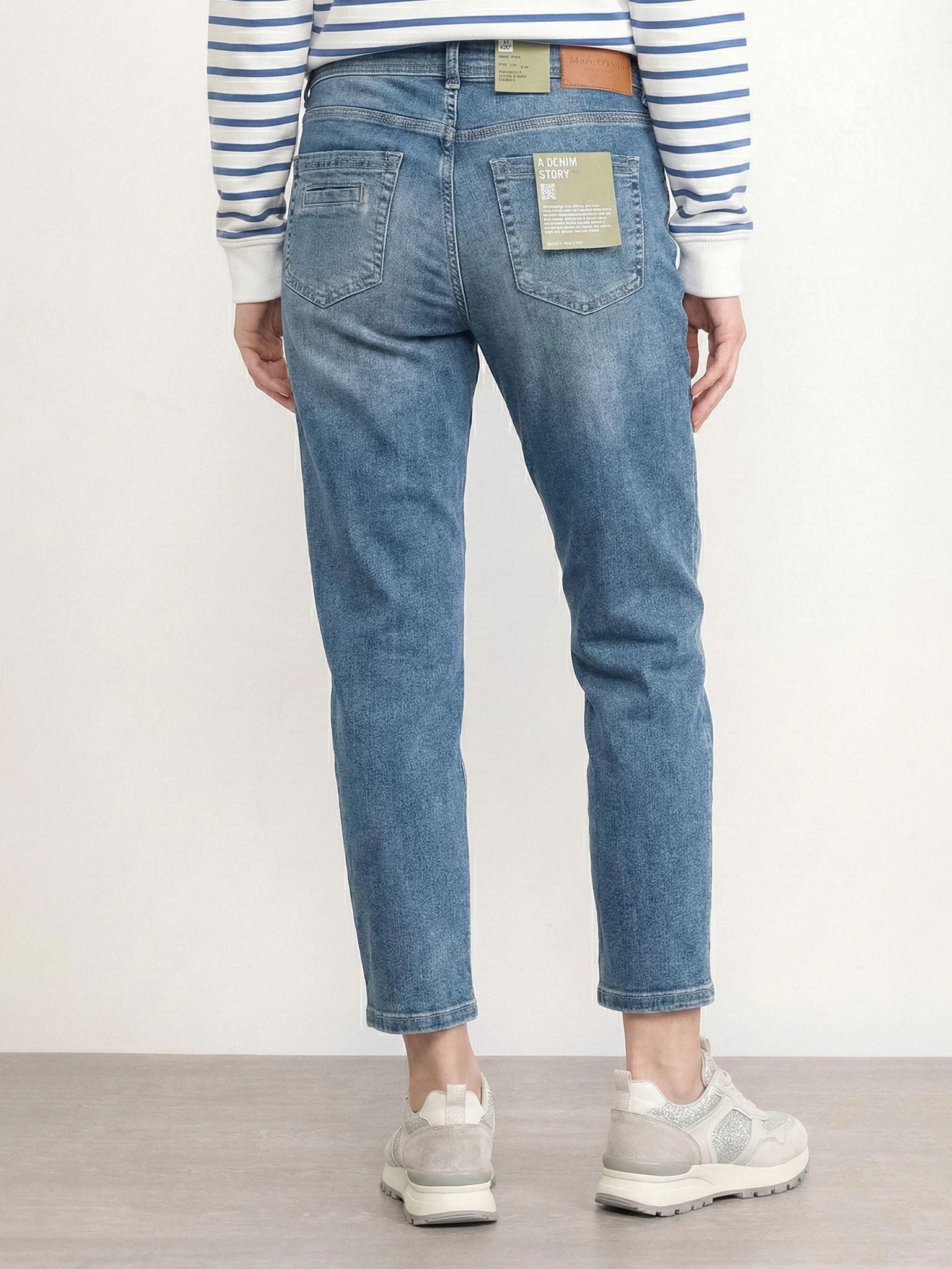 Джинсы голубого цвета из смесового хлопка